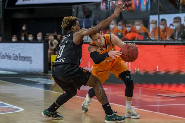 手并未因此 手并未因此